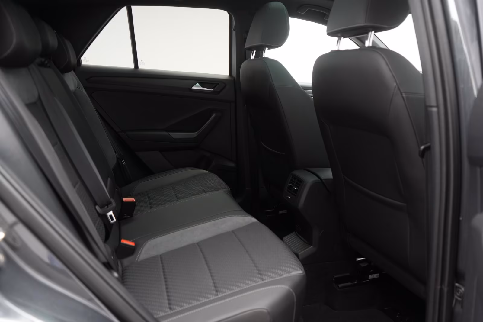 (B-629) Volkswagen T-Roc 1.5 TSI DSG R line Appconnect/Lane/Pano/Si - Image 11