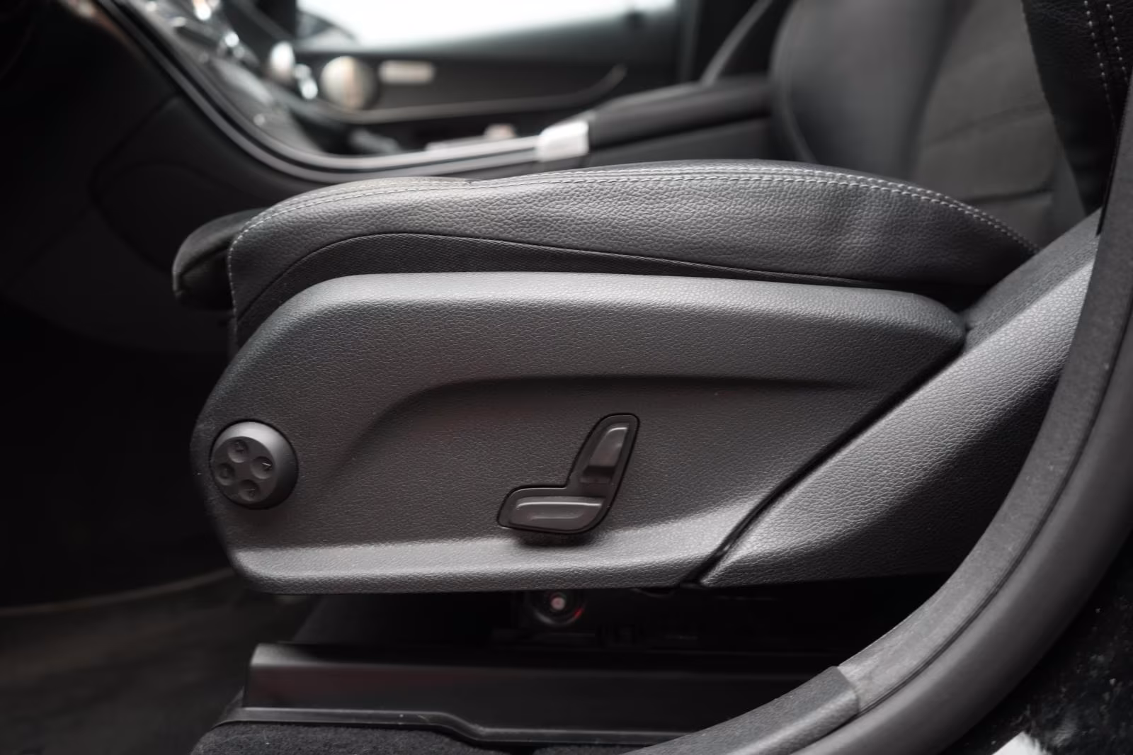 (B-717) Mercedes-Benz GLC 300 d 4Matic 9G-Tronic AMG Temp/Kamera - Image 15