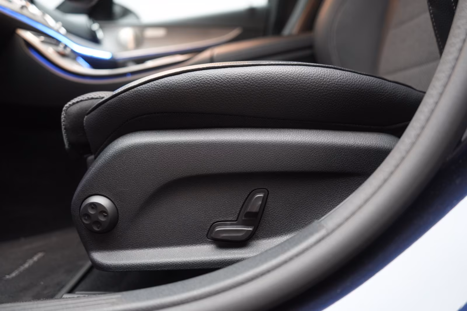 (B-567) Mercedes-Benz(Hybrid) E 300 de 9G-Tronic Avantgarde - Image 21