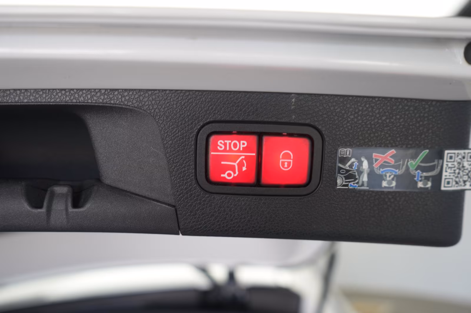 (B-222) Mercedes-Benz(Hybrid) E 300 de 4Matic T 9G-Tronic Avantgarde Temp/Ka - Image 23