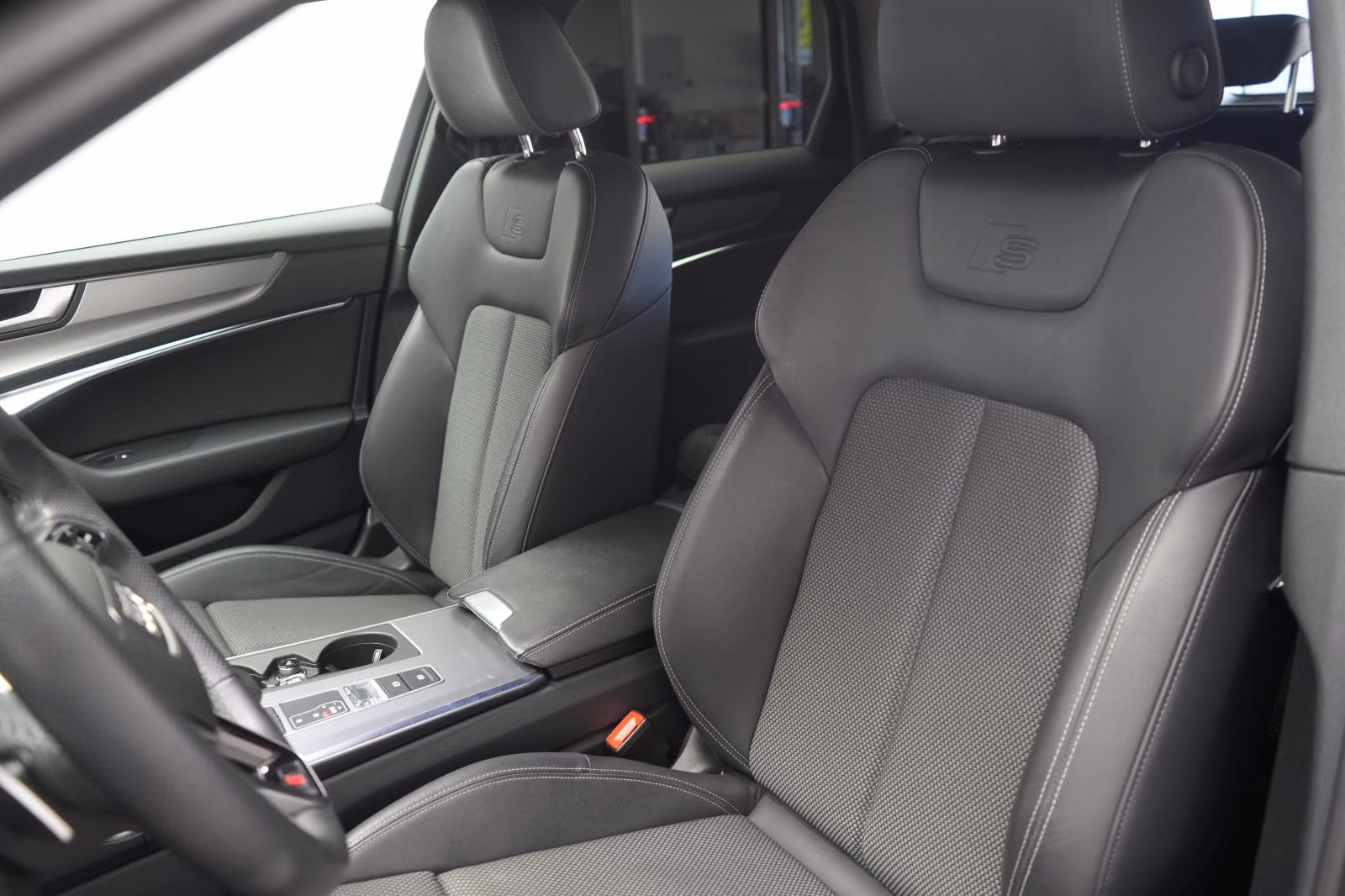 (B-217) Audi A6 40 TDI S tronic S line ACC/Lane/AHK/ - Image 7