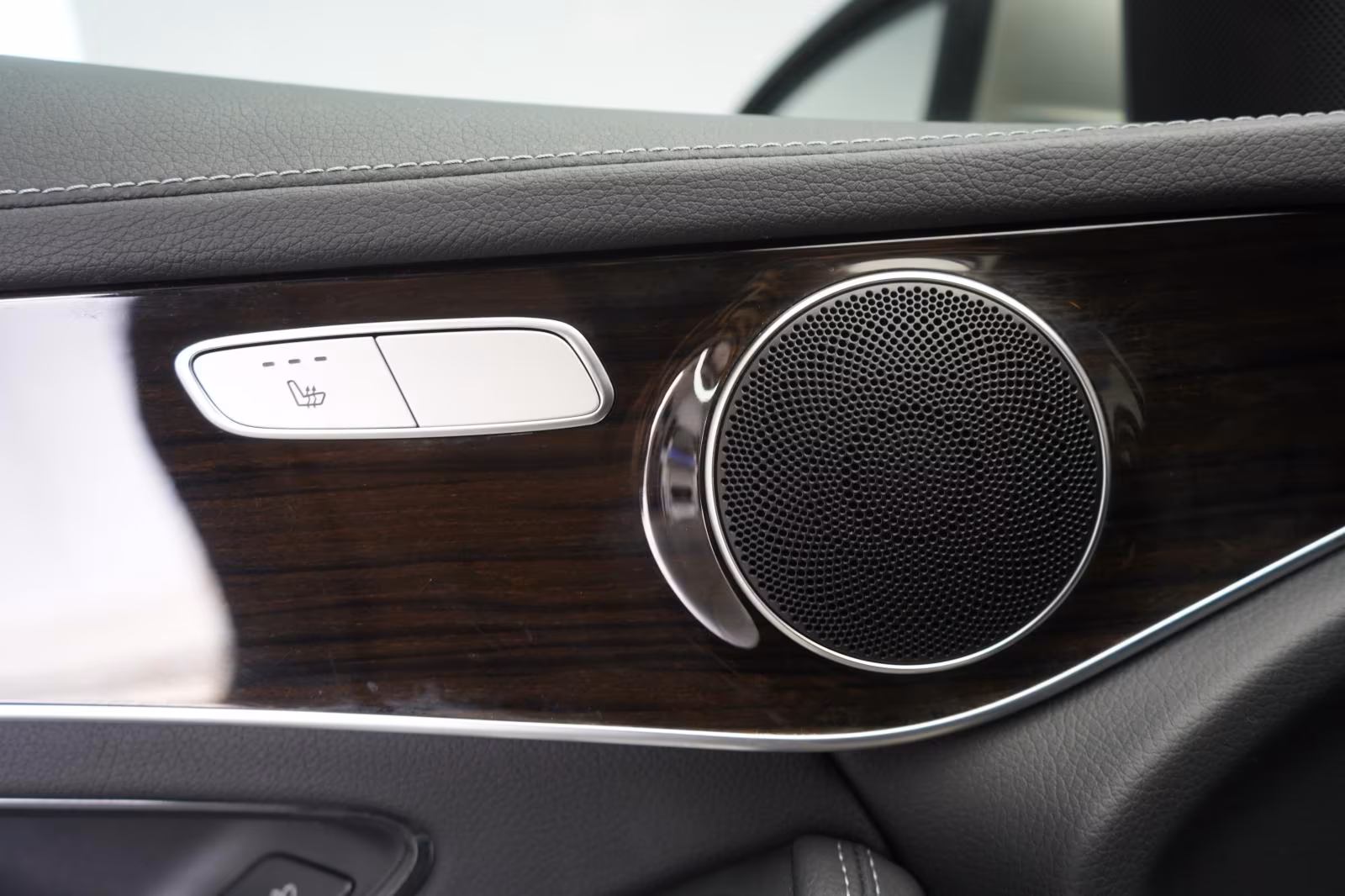 (B-702) Mercedes-Benz GLC 300 de 4Matic 9G-Tronic Temp/360Kamera/Carpl - Image 13