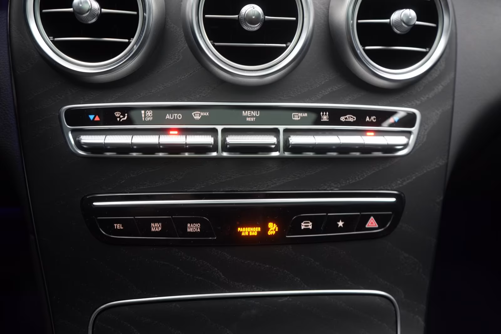 (B-473) Mercedes-Benz(Hybrid) GLC 300 e 4Matic 9G-Tronic Distronic/Kamera/ - Image 15