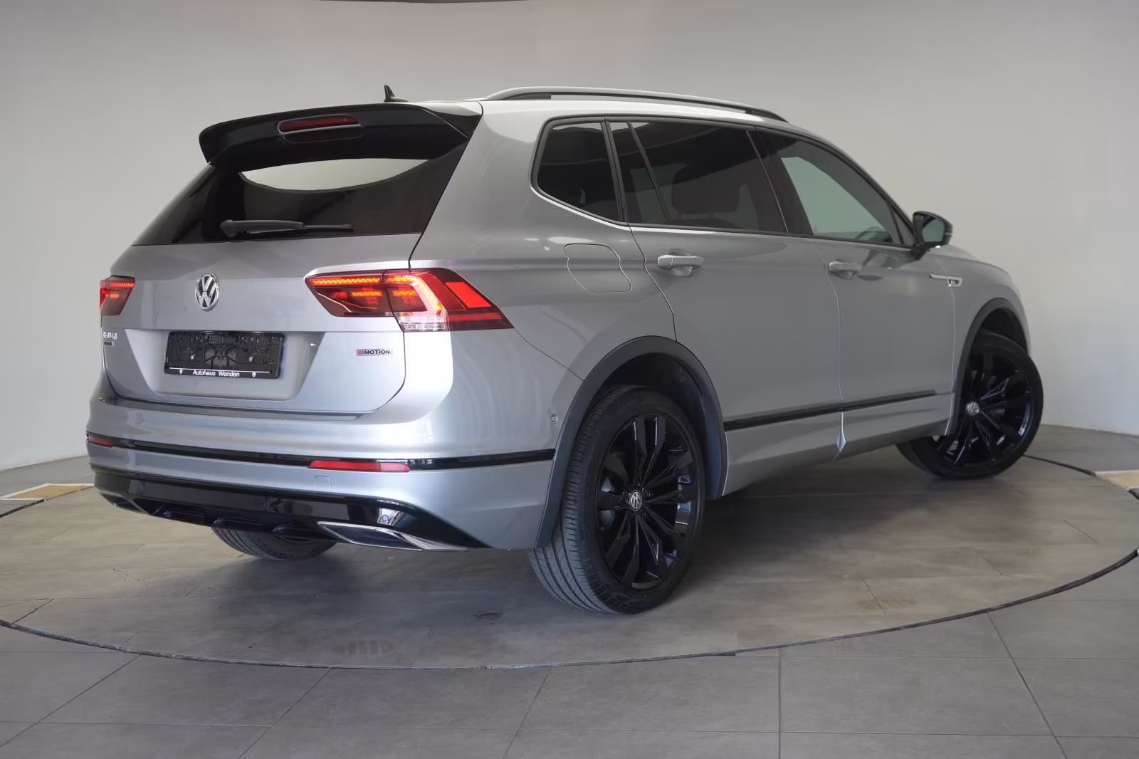 (B-592) Volkswagen Tiguan Allspace 2.0 TDI 4Motion DSG Highline R l - Image 5