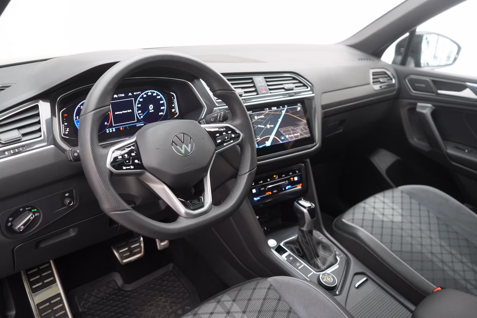 (B-589) Volkswagen Tiguan Allspace 2.0 TDI 4Motion DSG R-Line ACC/K - Image 8