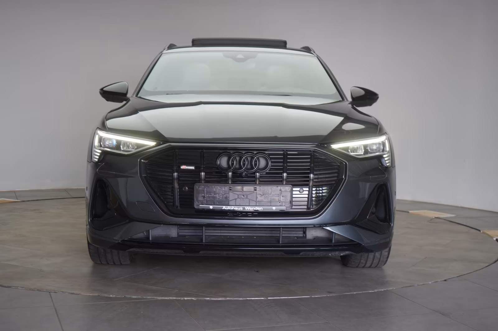 (B-587) Audi e-tron 55 quattro S line Matrix/Kamera/Pano/Virt - Image 2