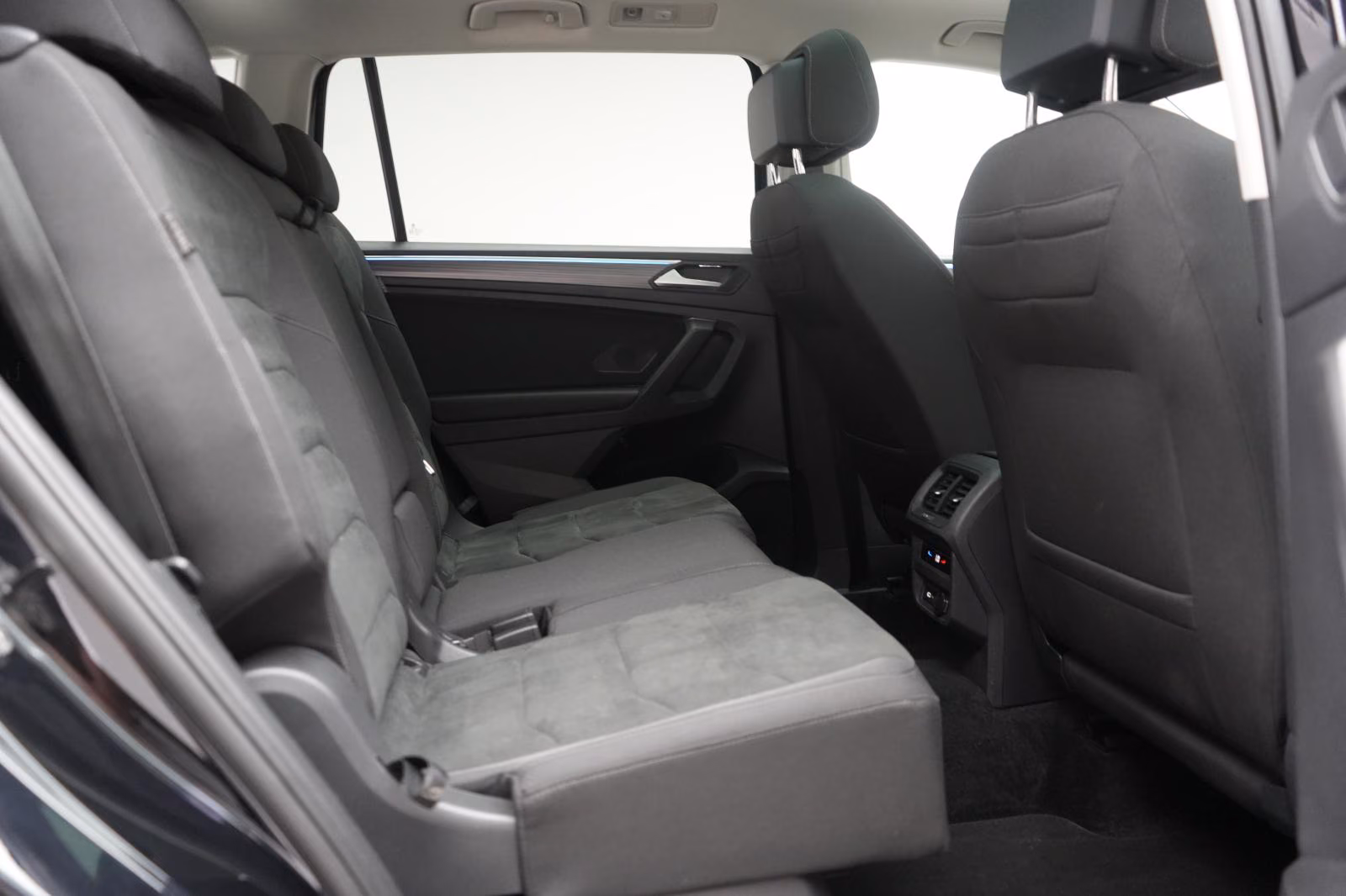 (B-288) Volkswagen Tiguan Allspace 2.0 TDI 4Motion Elegance STHZ/Pa - Image 11