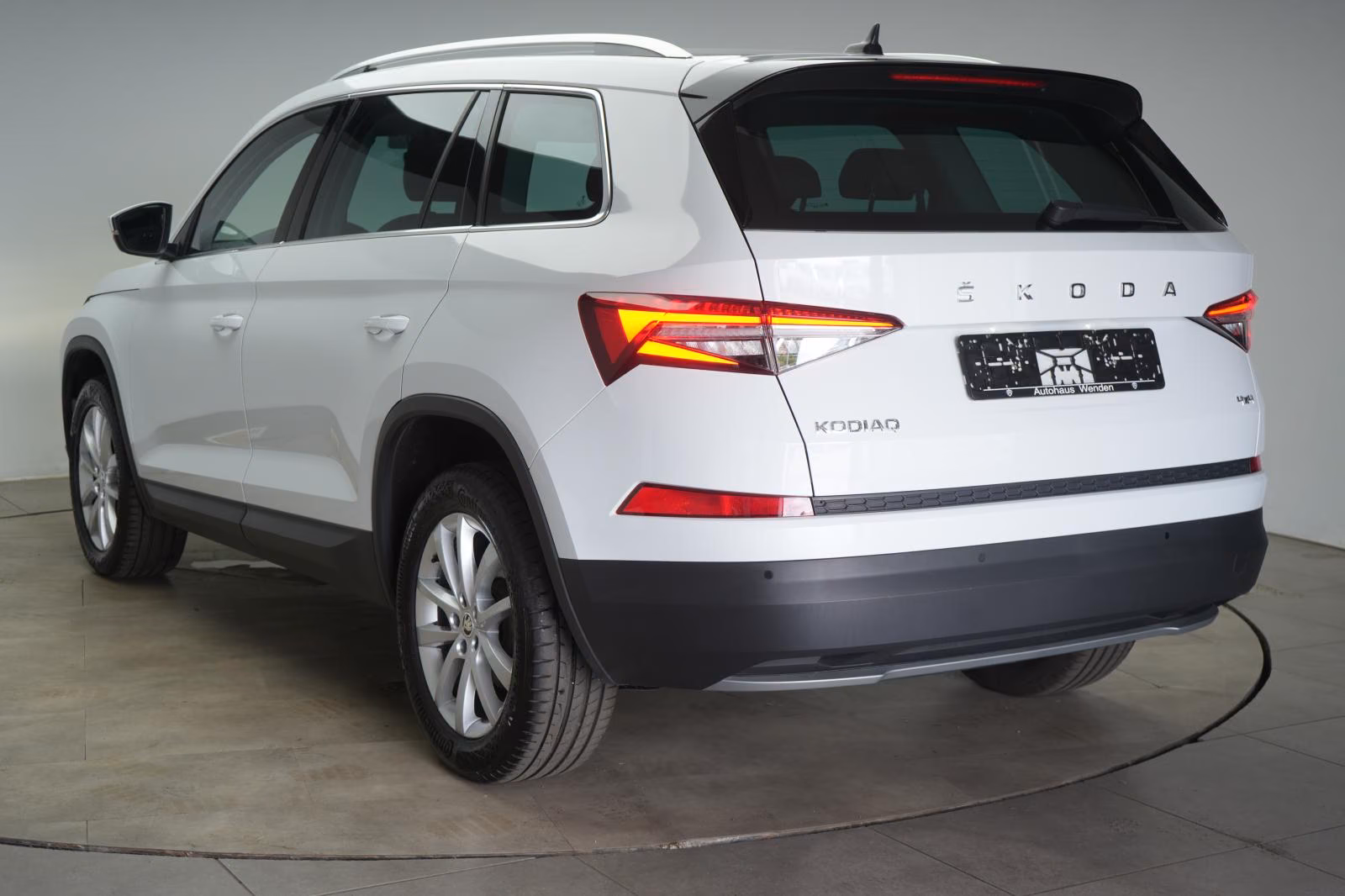 (B-451) Skoda Kodiaq 2.0 TDI 4x4 DSG Style Navi/Temp/Virtual/ - Image 4