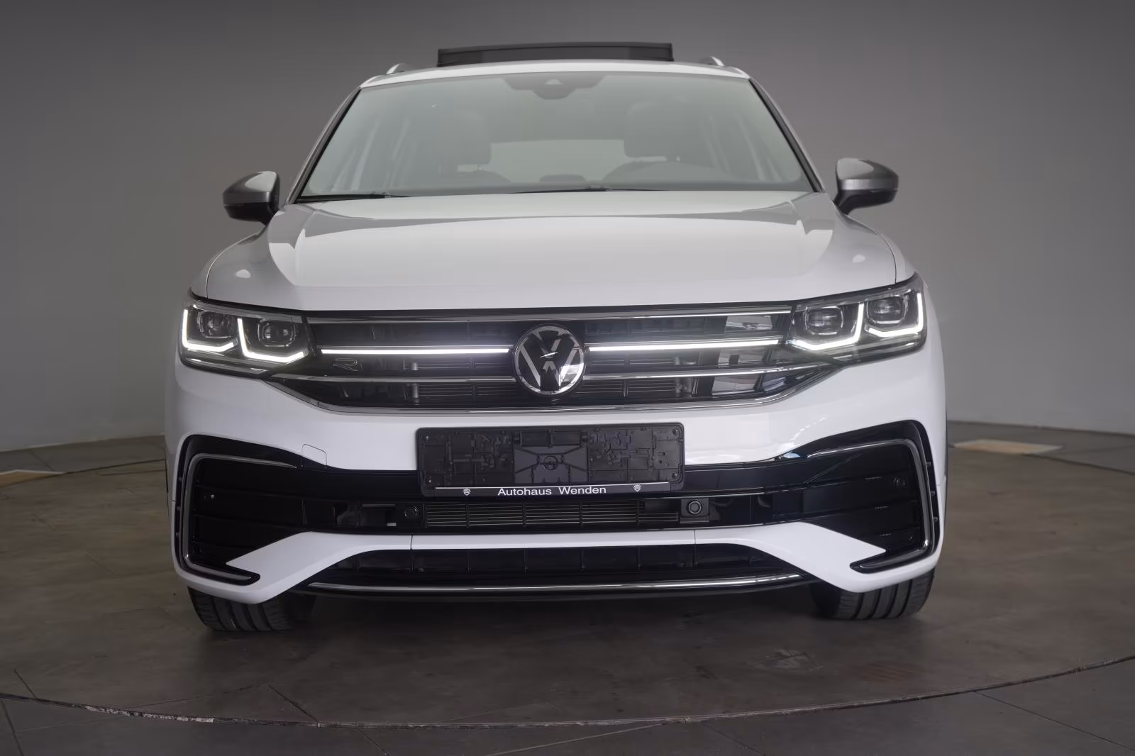 (B-372) Volkswagen Tiguan Allspace 2.0 TDI 4Motion DSG R-Line ACC/V - Image 2