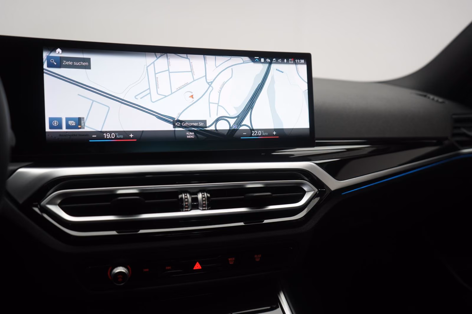 (B-425) BMW 320 i Leder/Temp/Hifi/Wide/CarPlay/Lane - Image 13