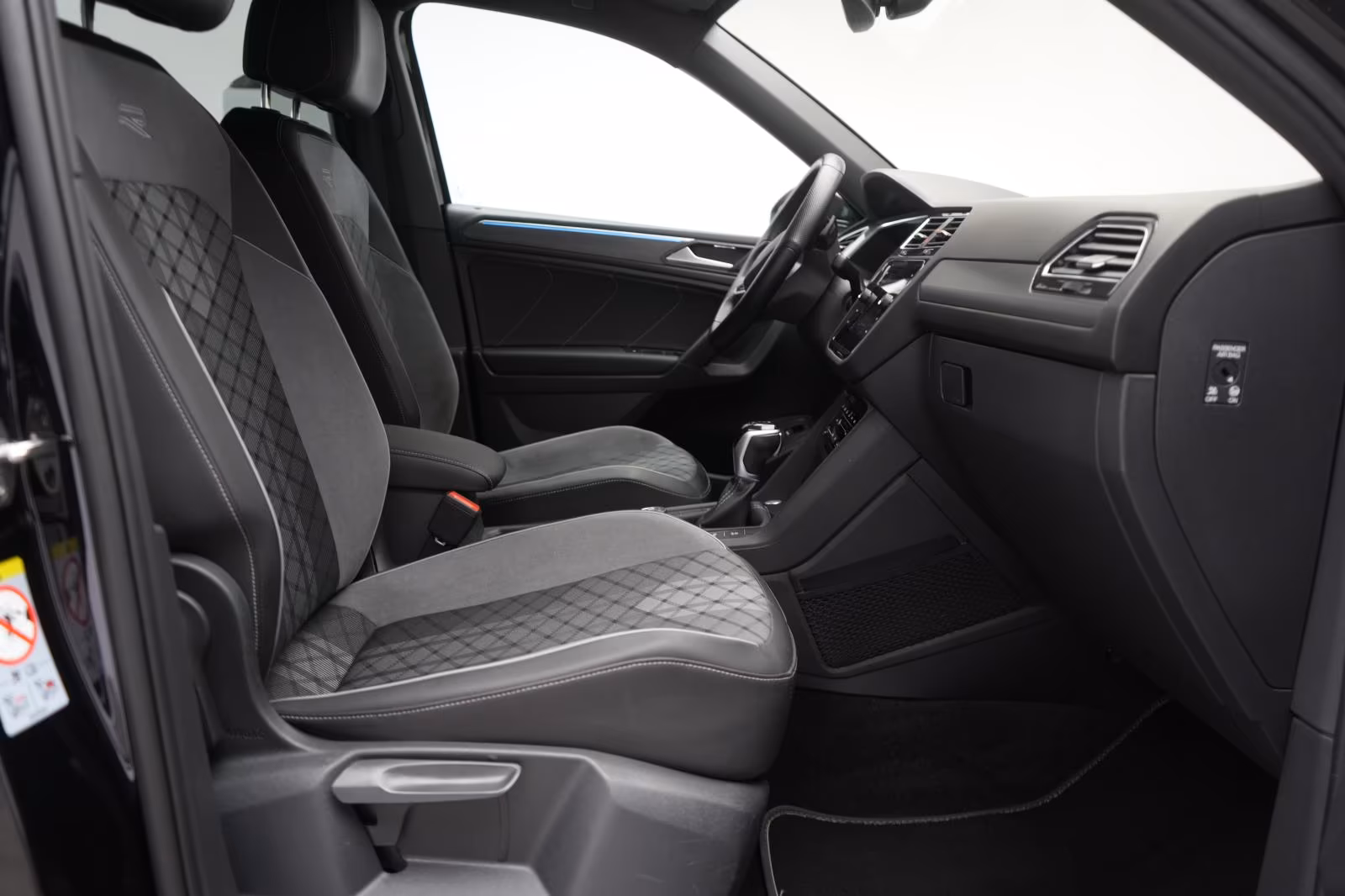 (B-347) Volkswagen Tiguan Allspace 2.0 TDI 4Motion DSG R-Line ACC/K - Image 9