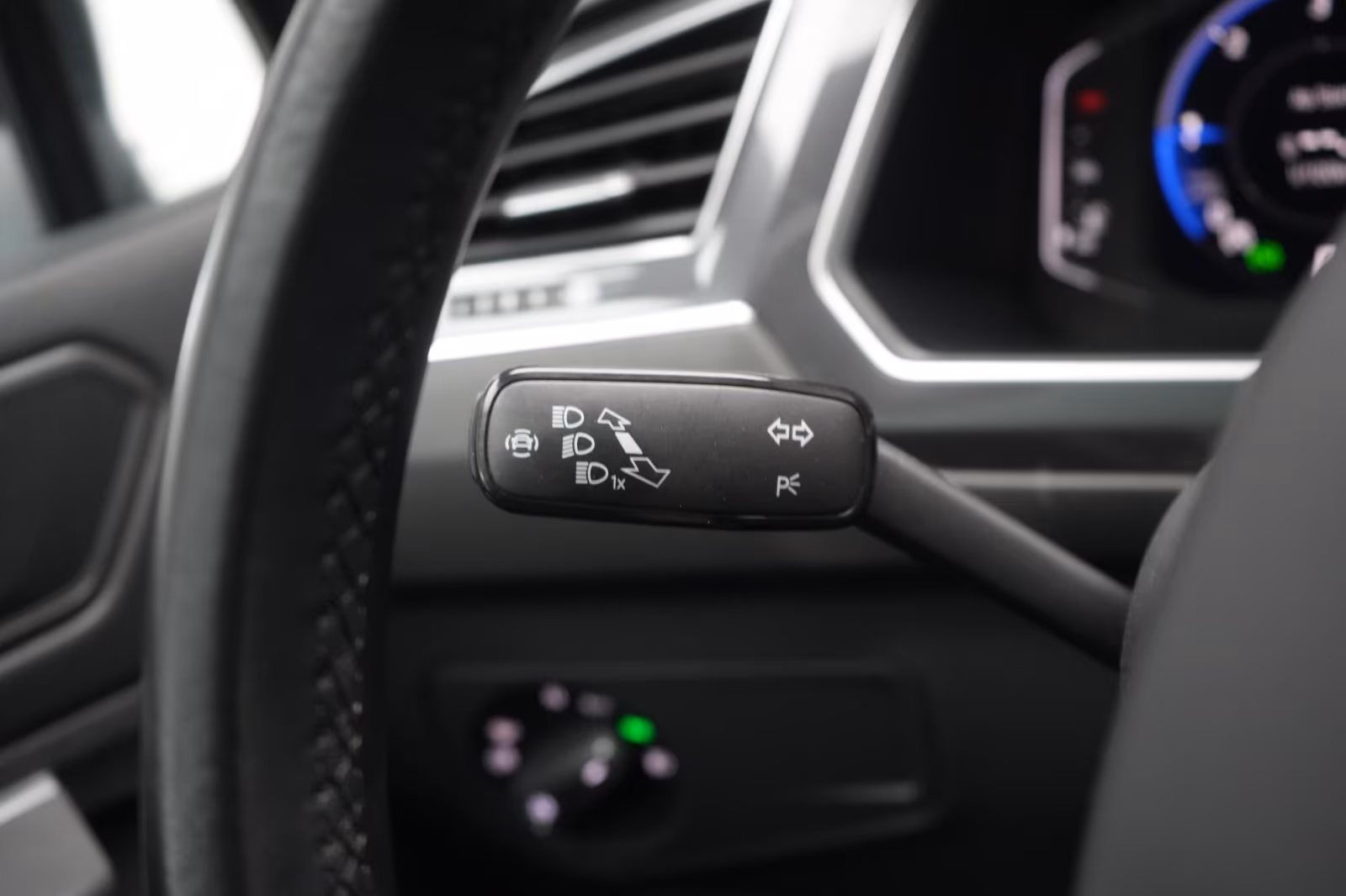 (B-134) Volkswagen Tiguan Allspace 2.0 TDI 4Motion DSG R line Navi/ - Image 14