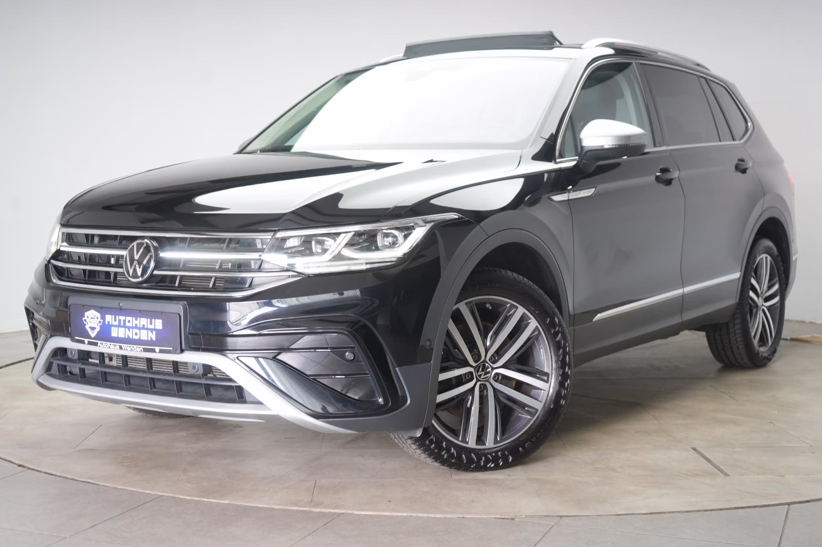 (B-288) Volkswagen Tiguan Allspace 2.0 TDI 4Motion Elegance STHZ/Pa - Image 3
