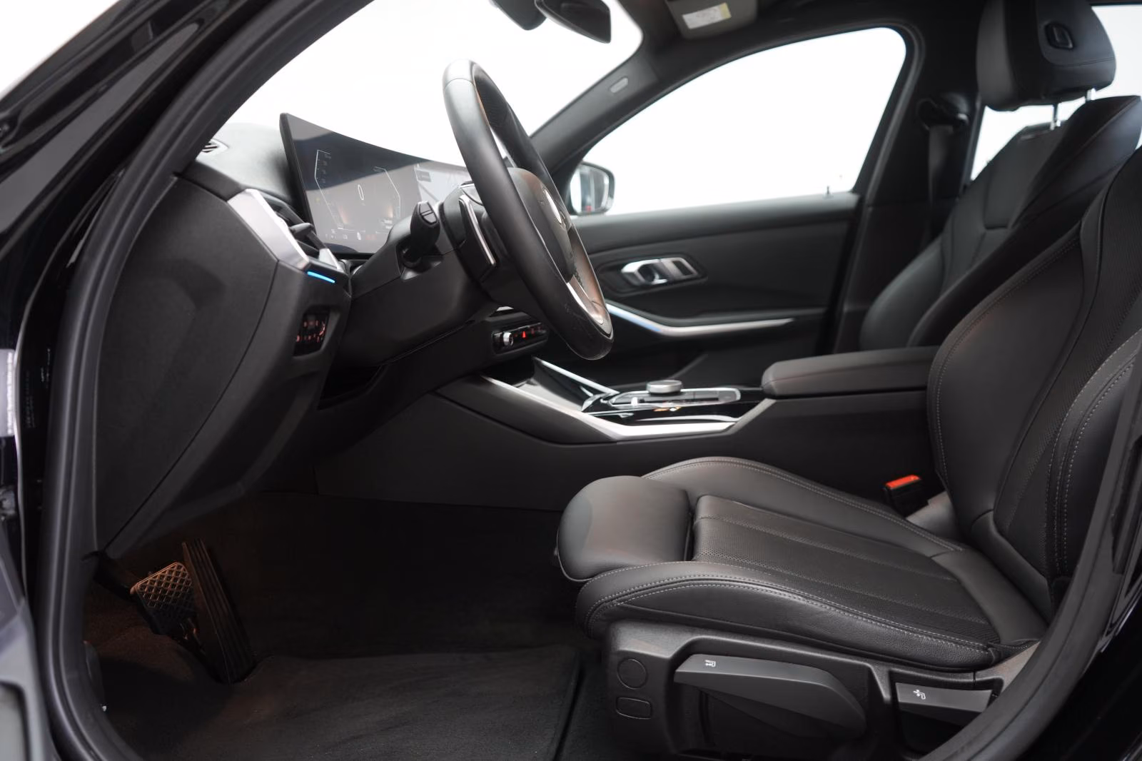 (B-425) BMW 320 i Leder/Temp/Hifi/Wide/CarPlay/Lane - Image 6