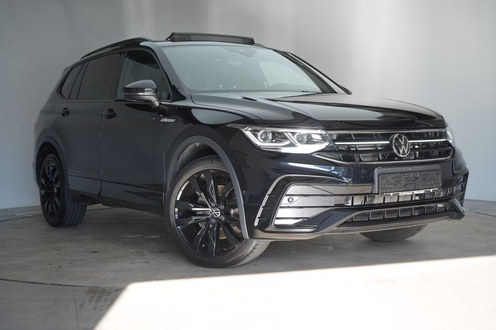 (B-589) Volkswagen Tiguan Allspace 2.0 TDI 4Motion DSG R-Line ACC/K - Image 1