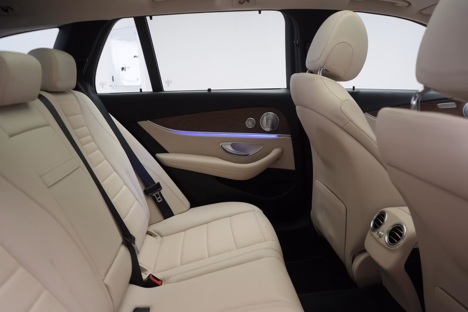 (B-662) Mercedes-Benz(Hybrid) E 300 de T 9G-Tronic Avantgarde Distronic/Kamera - Image 11