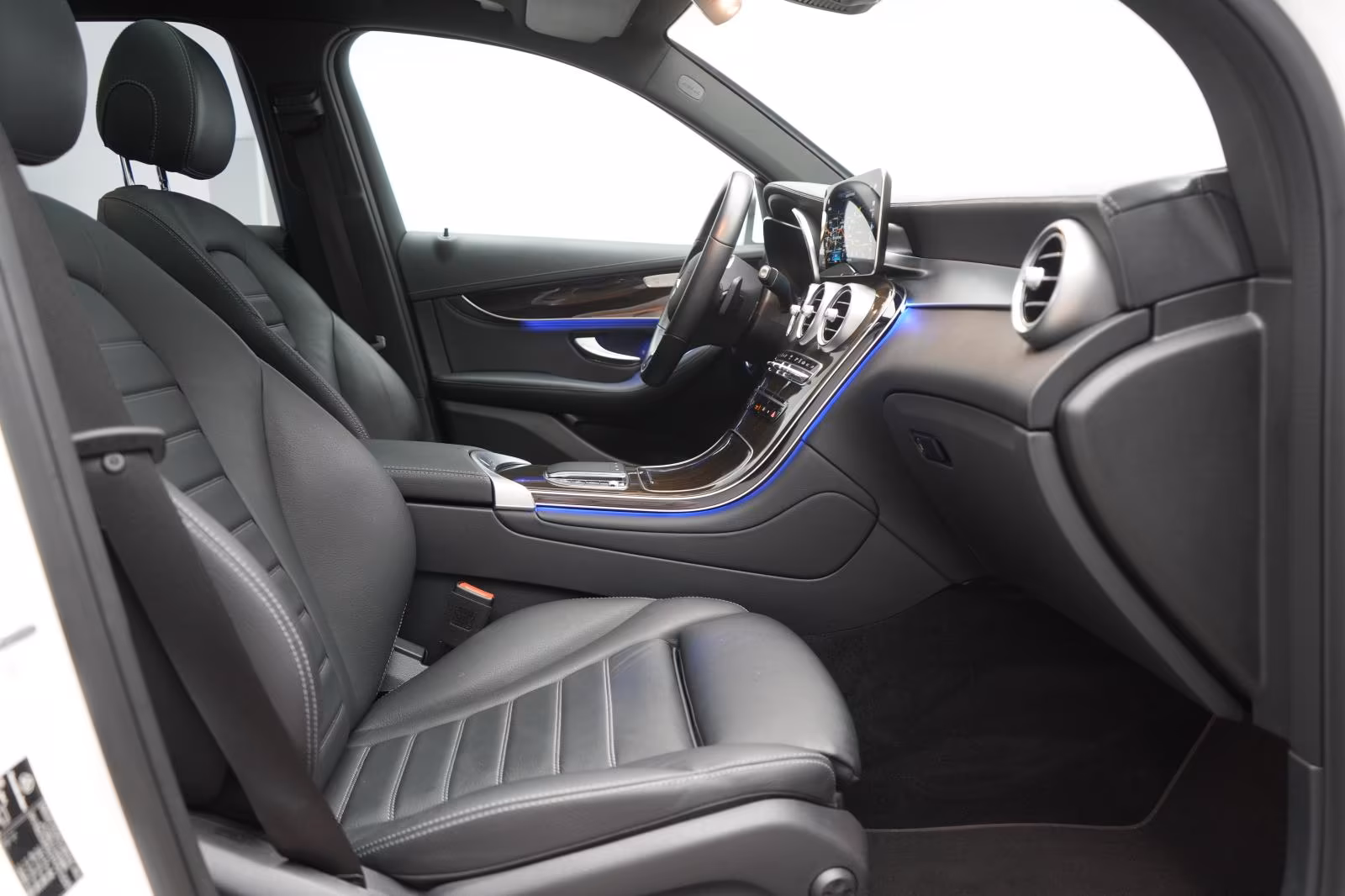 (B-396) Mercedes-Benz(Hybrid) GLC 300 e 4Matic 9G-Tronic Pano/Leder/360 Kamera - Image 9