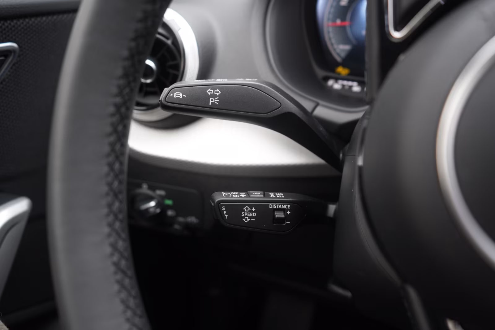 (B-430) Audi Q2 35 TFSI S tronic S line ACC/Kamera/Matrix/Lan - Image 13