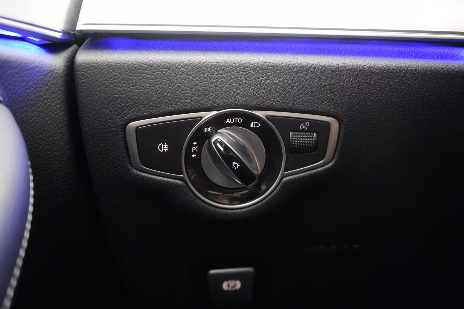 (B-252) Mercedes-Benz(Hybrid) E 300 de T 9G-Tronic AMG Distronic/Kamera/HUD/La - Image 15
