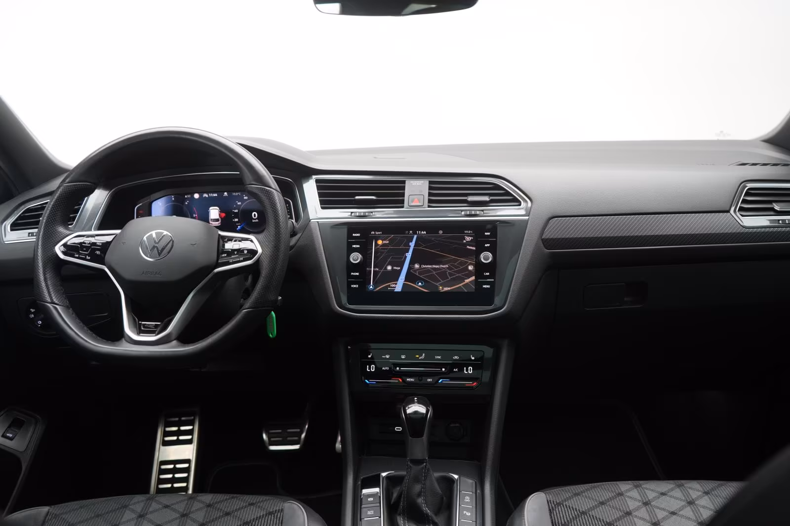 (B-443) Volkswagen Tiguan Allspace 2.0 TDI 4Motion DSG R-Line AHK/P - Image 14