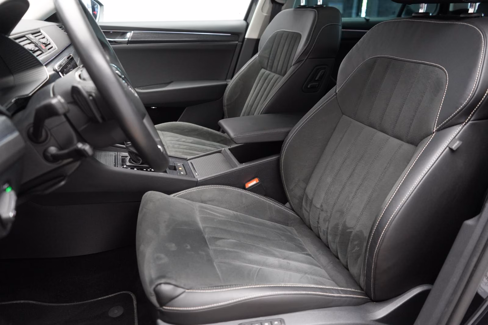 (B-612) Skoda Superb 2.0 TDI DSG ACC/Kamera/Pano/Virtual/Lane - Image 6