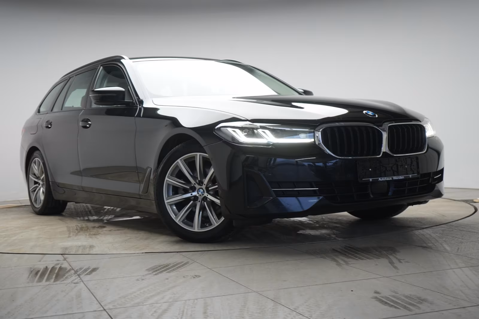 (B-585) BMW 520 d Touring M Sport Leder/ACC/Kamera/Virtual/H - Image 1