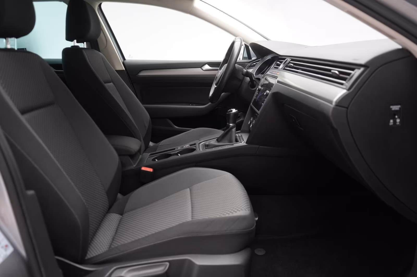 (B-036) Volkswagen Passat Variant 1.5 TSI Comfortline Navi/Temp/Shz - Image 9