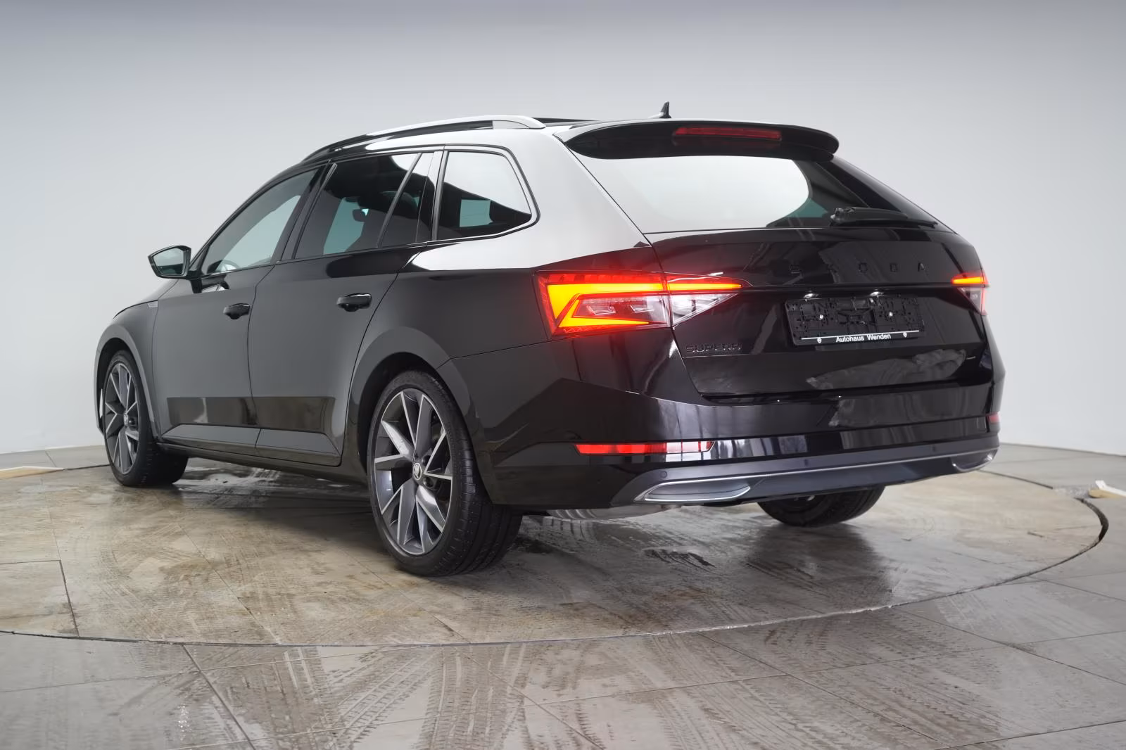 (B-669) Skoda Superb Combi 2.0 TDI DSG Sportline ACC/Virtual/P - Image 4