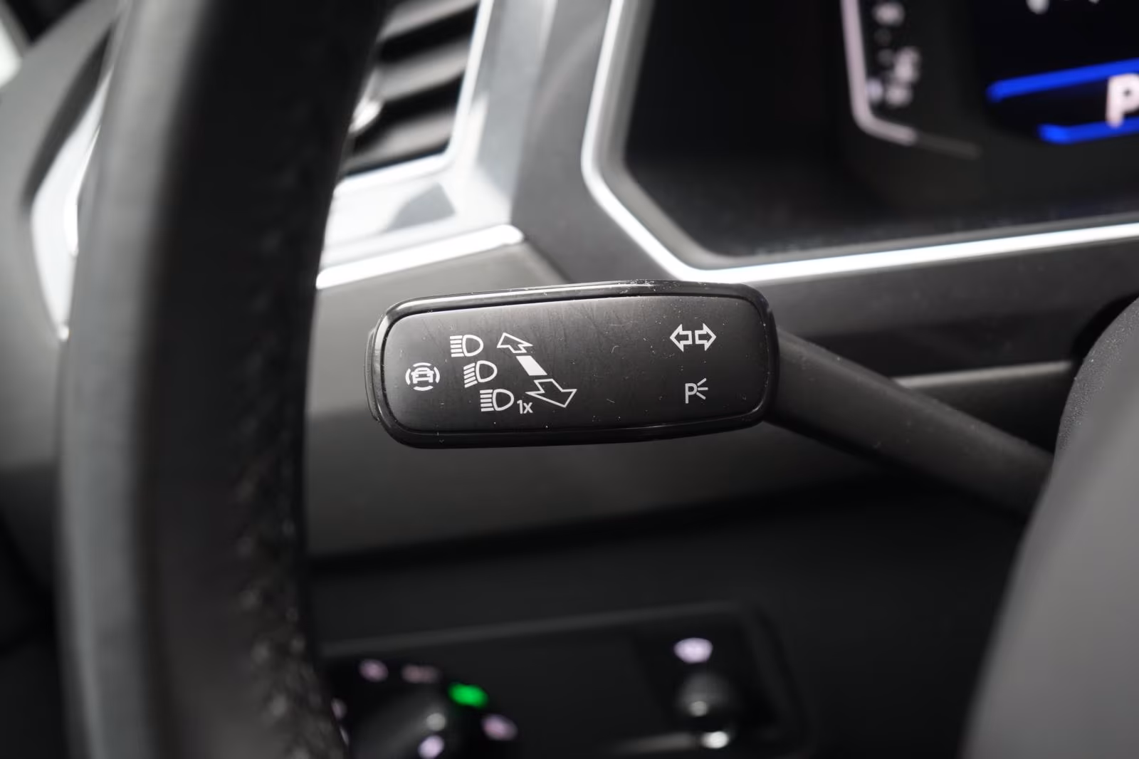 (B-518) Volkswagen Tiguan Allspace 2.0 TSI 4Motion DSG R-Line Leder - Image 15