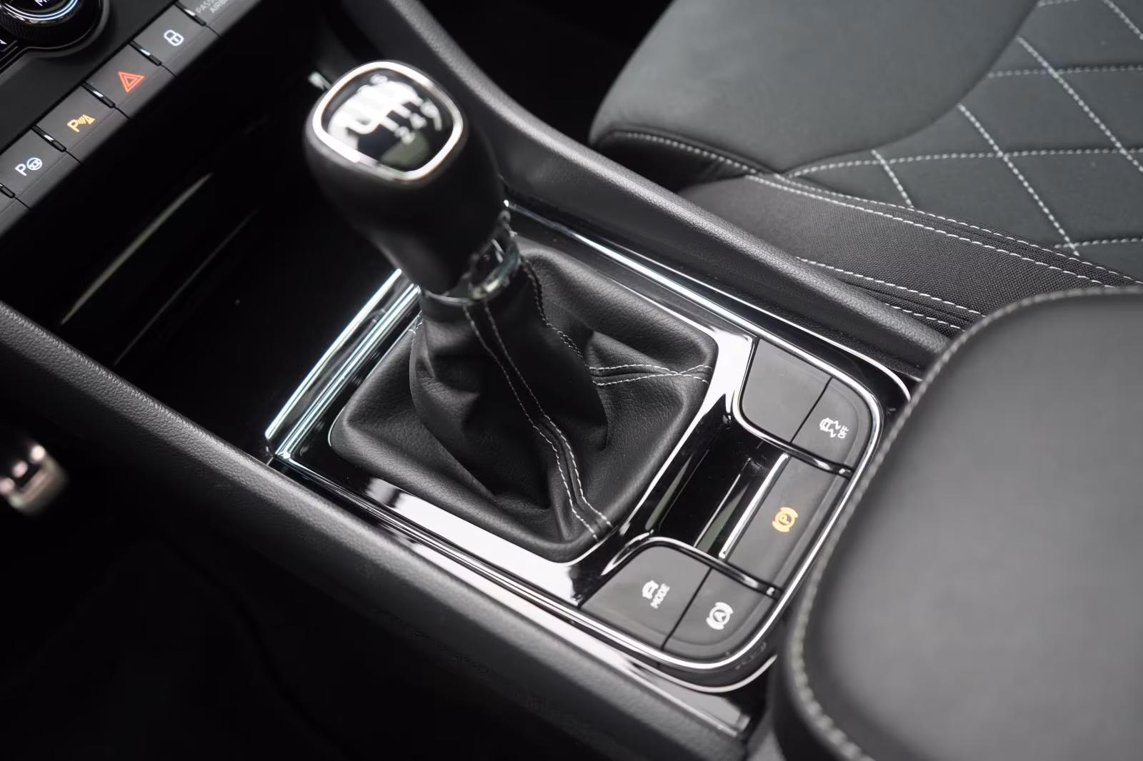 (B-614) Skoda Karoq 2.0 TDI Sportline ACC/Virtual/Pano/Kamera/ - Image 15