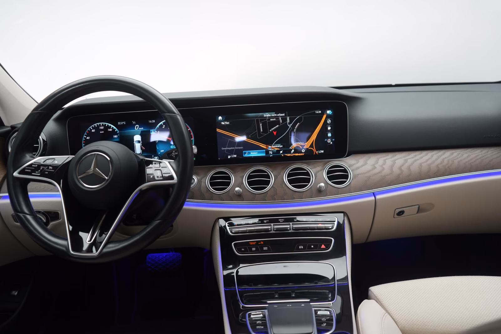(B-724) Mercedes-Benz(Hybrid) E 300 de T 9G-Tronic AMG CarPlay/Temp/Kamera - Image 14