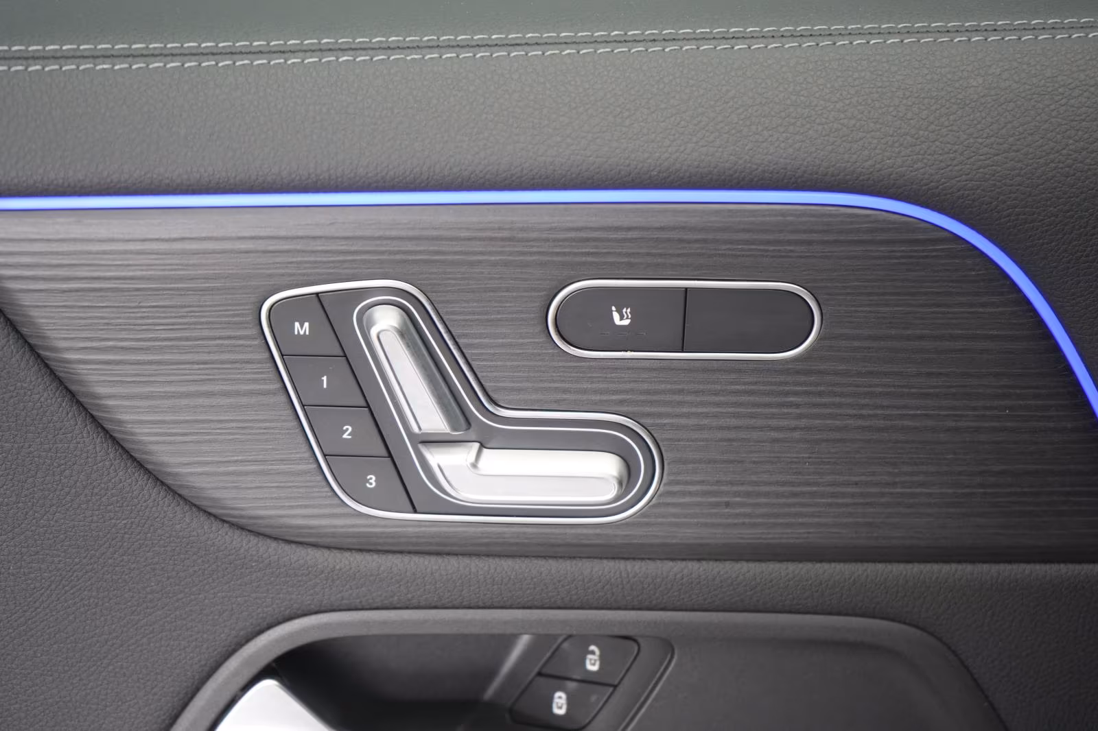 (B-086) Mercedes-Benz GLA 35 AMG 4Matic Pano/STHZ/HUD/360Kamera - Image 18