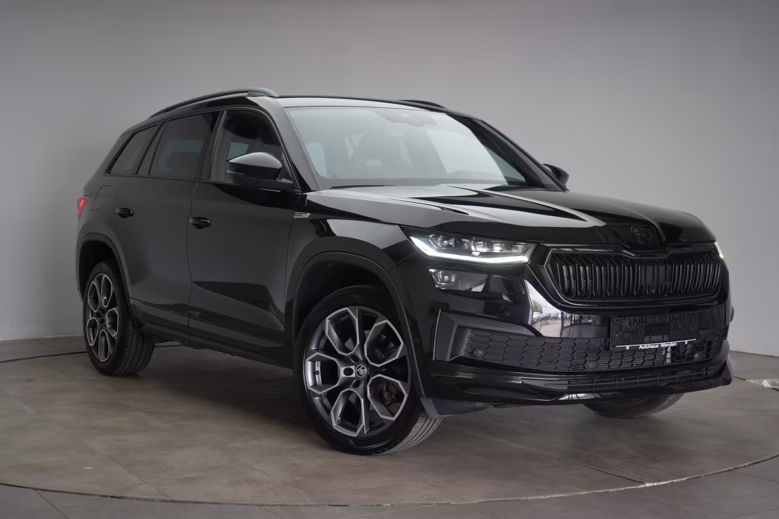 (B-182) Skoda Kodiaq 2.0 TDI Sportline 4x4 ACC/Kamera/Canton/L - Image 1