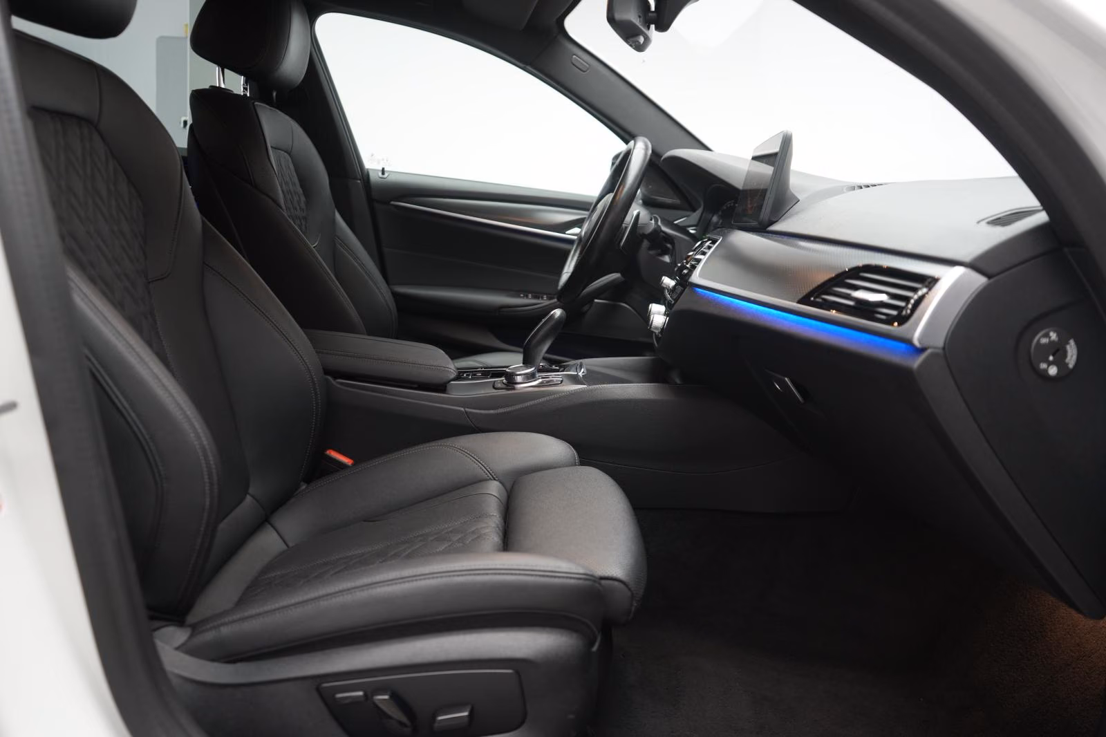 (B-323) BMW 520 d M-Sport Leder/Temp/Kamera/H&K/Carplay - Image 7
