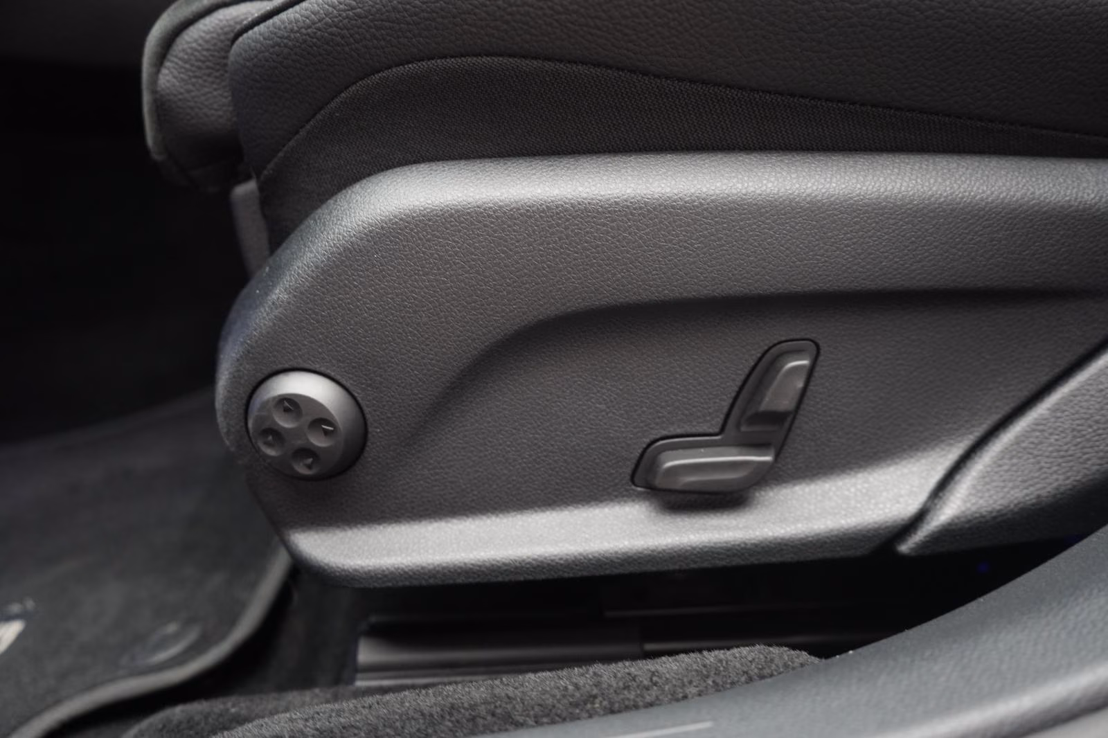 (B-413) Mercedes-Benz(Hybrid) E 300 de 4Matic T 9G AMG Softclose/Burmester/Air - Image 13