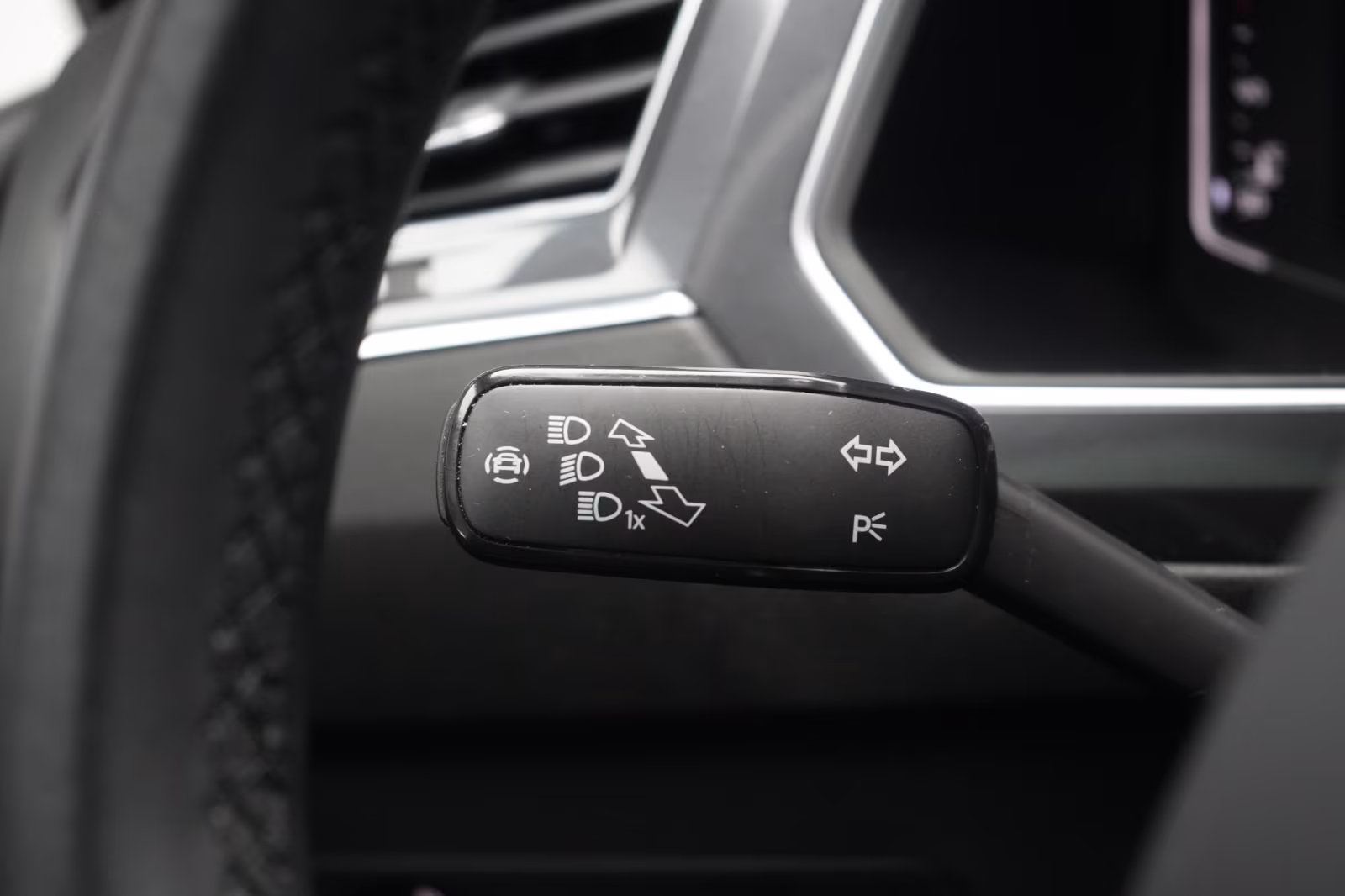 (B-314) Volkswagen Tiguan Allspace 2.0 TDI 4Motion DSG R line Navi/ - Image 6