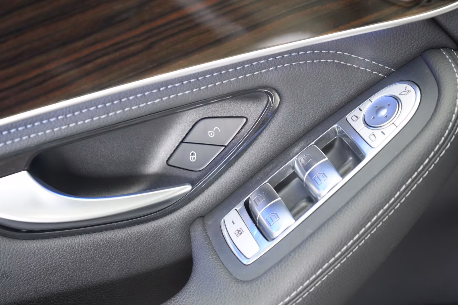 (B-396) Mercedes-Benz(Hybrid) GLC 300 e 4Matic 9G-Tronic Pano/Leder/360 Kamera - Image 17