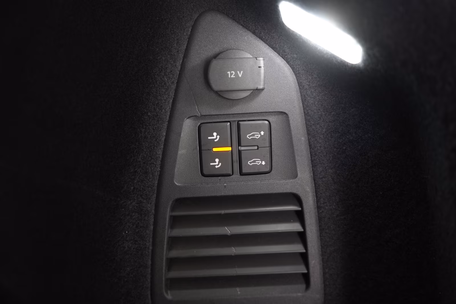 (B-622) Volkswagen Touareg 3.0 TDI 4Motion R-Line Leder/AHK/Allradl - Image 30