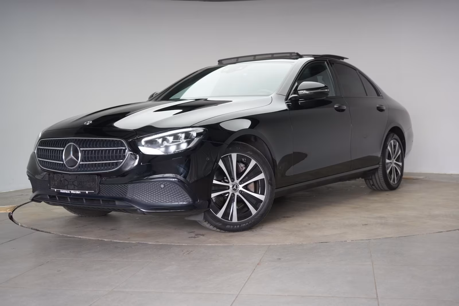 (B-647) Mercedes-Benz(Hybrid) E 300 de 9G-Tronic Avantgarde Distronic/Kamera/ - Image 3