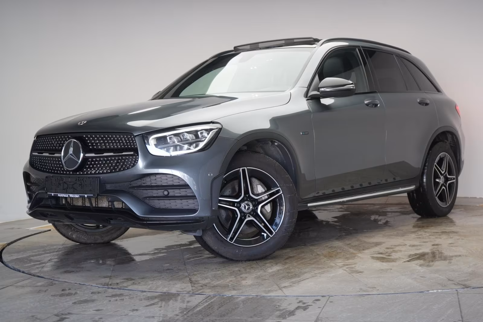 (B-716) Mercedes-Benz(Hybrid) GLC 300 e 4Matic 9G-Tronic AMG Temp/Kamera - Image 3