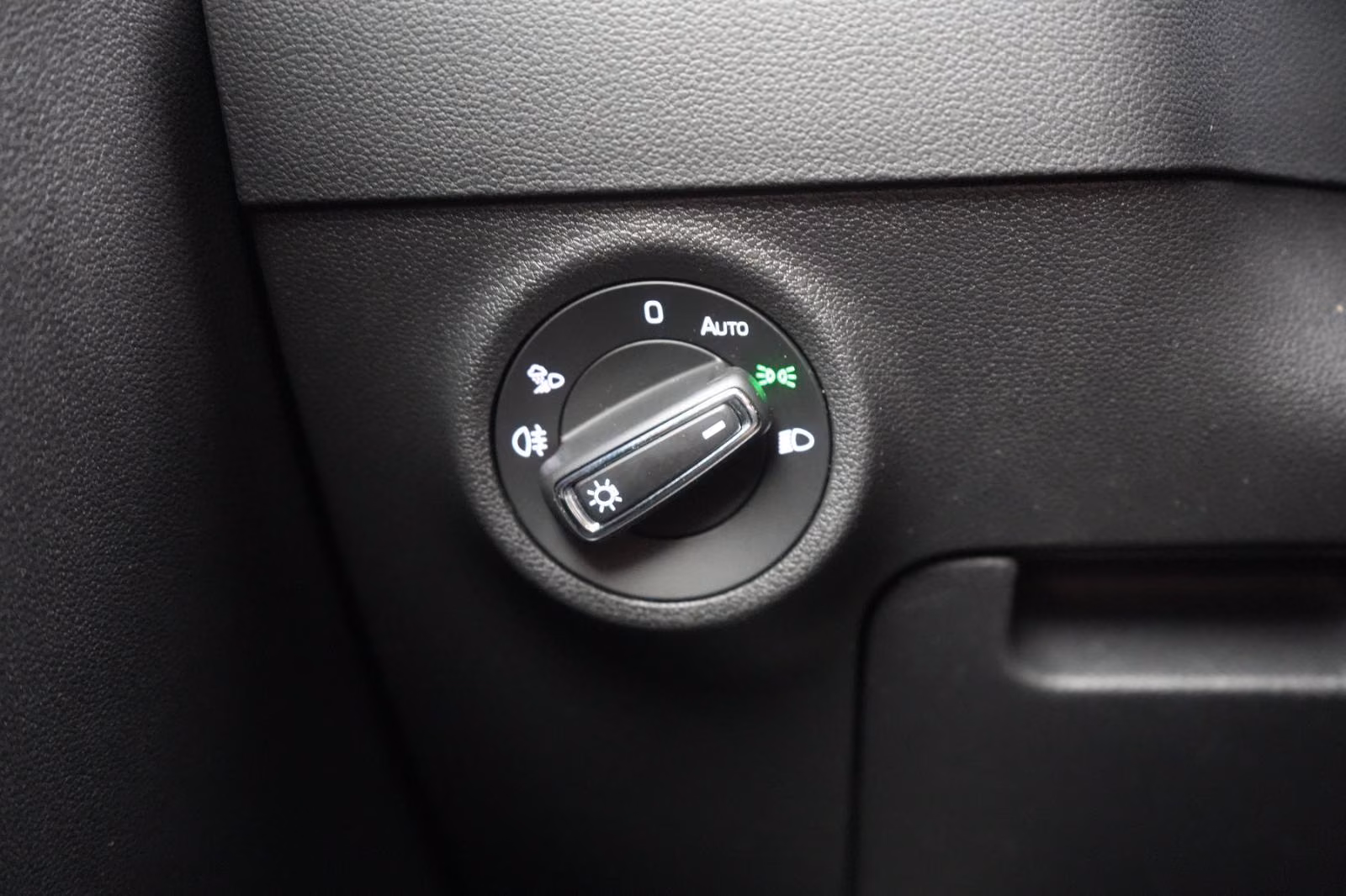 (B-754) Skoda Karoq 2.0 TDI 4x4 DSG Style ACC/Matrix/AHK/Kamer - Image 18