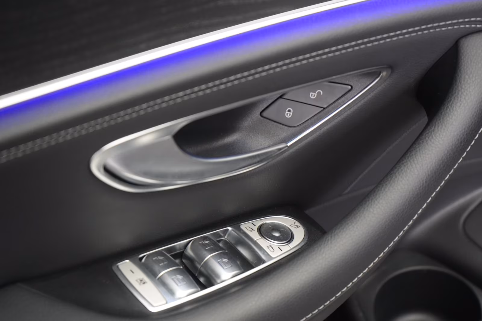 (B-575) Mercedes-Benz(Hybrid) E 300 de 4Matic 9G-Tronic AMG Distronic/Kamera/P - Image 13