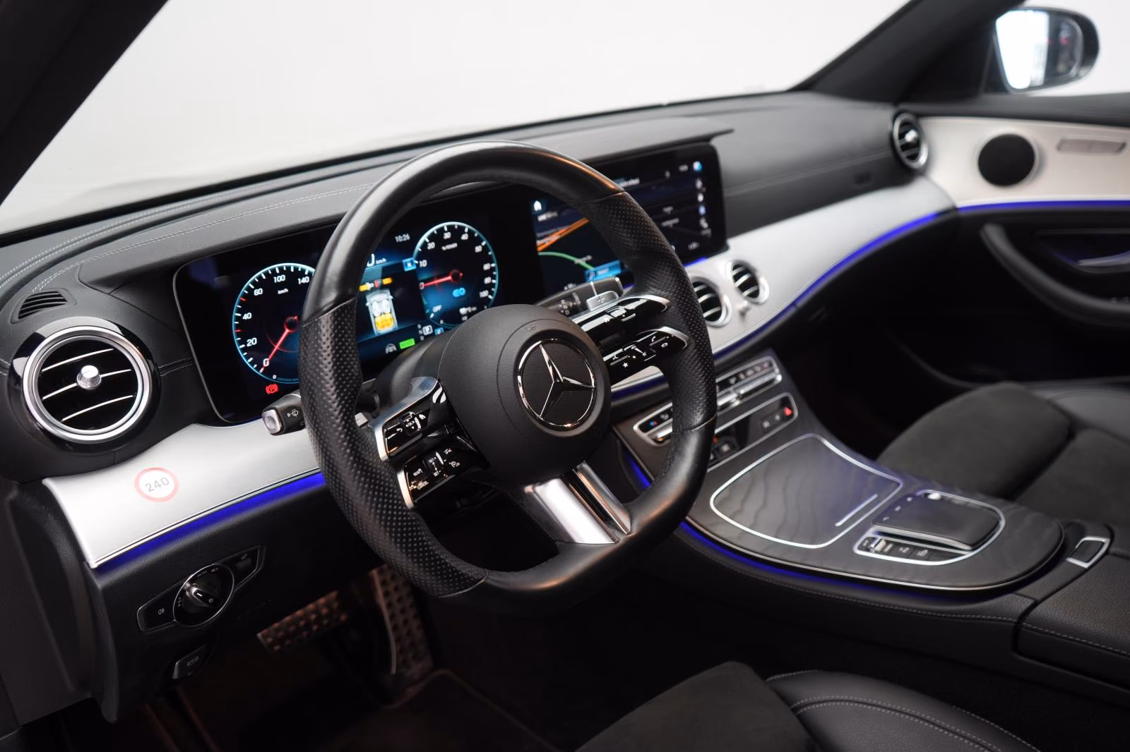 (B-252) Mercedes-Benz(Hybrid) E 300 de T 9G-Tronic AMG Distronic/Kamera/HUD/La - Image 7