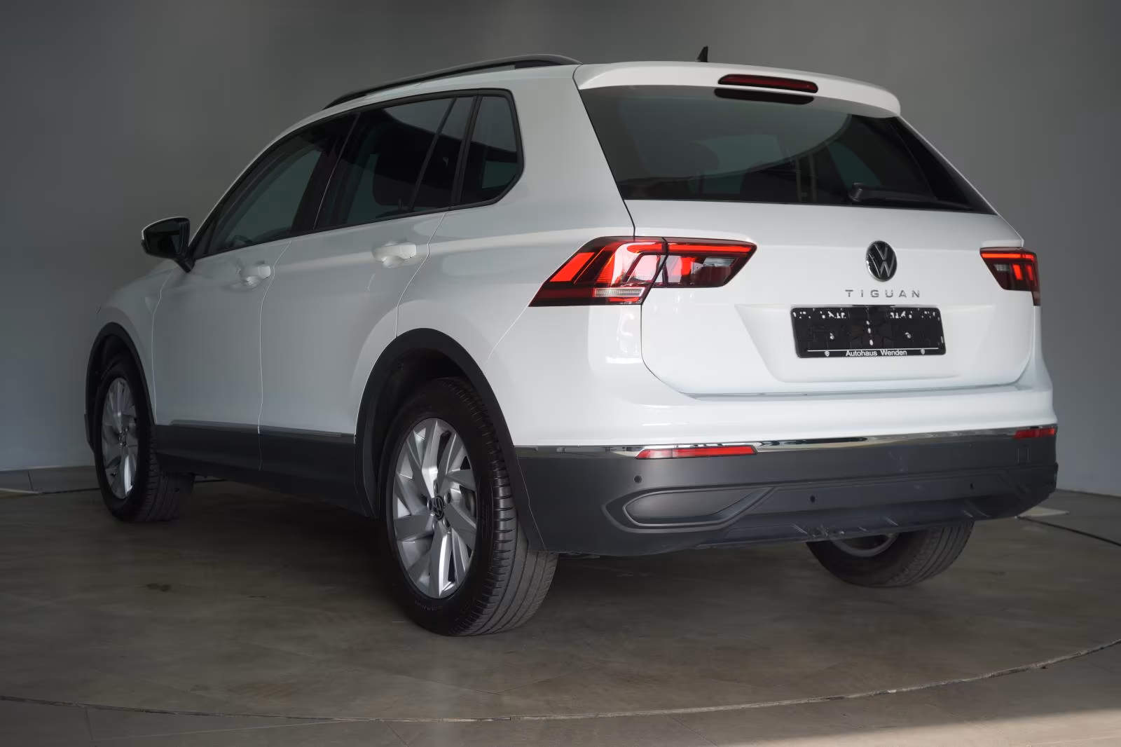 (B-040) Volkswagen Tiguan 1.5 TSI DSG ACC/Kamera/Lane/AHK/ - Image 4