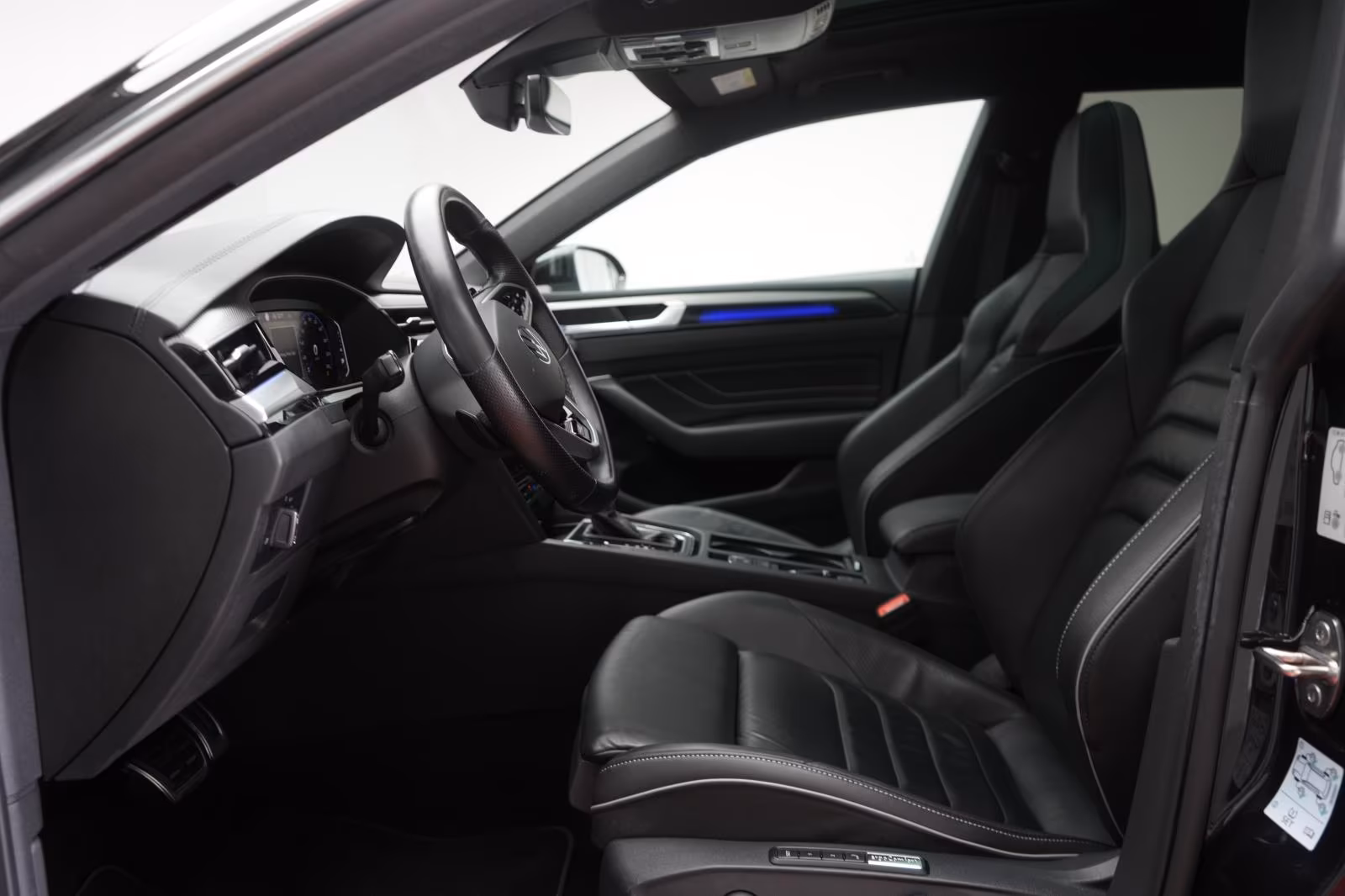 (B-686) Volkswagen Arteon Shooting Brake 2.0 TSI DSG R line Lede - Image 5