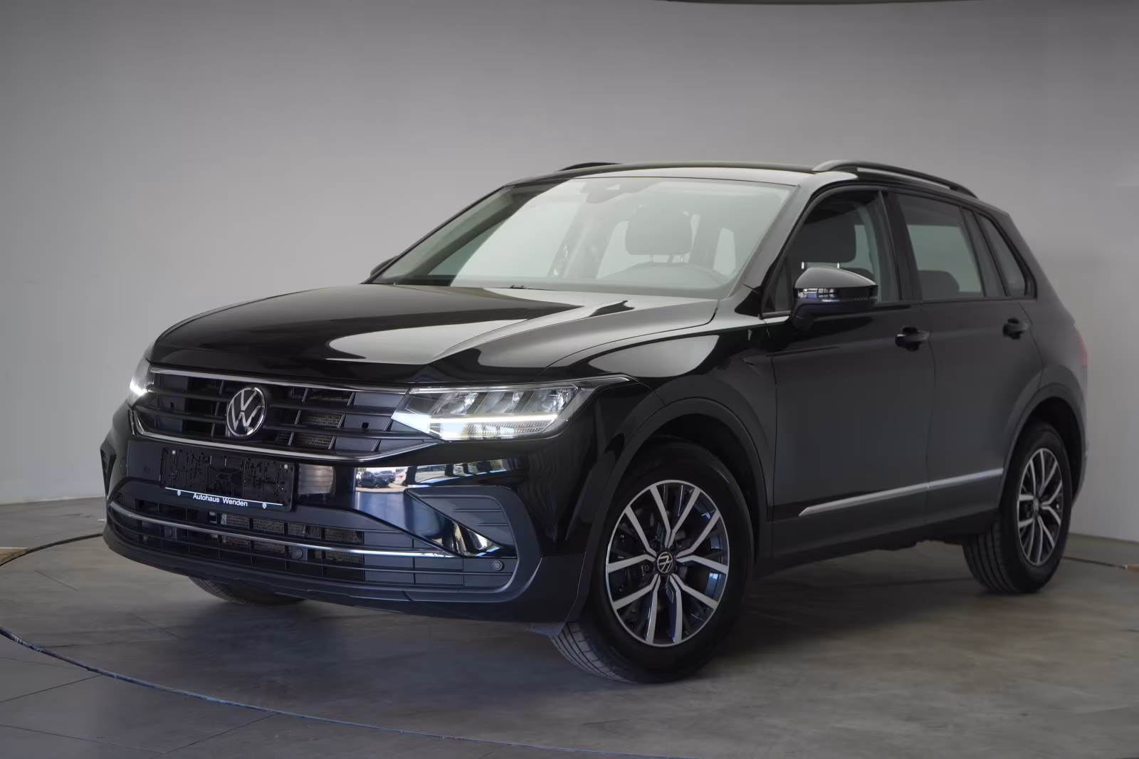 (B-654) Volkswagen Tiguan 1.5 TSI Life ACC/Lane/Appconnect/ - Image 3