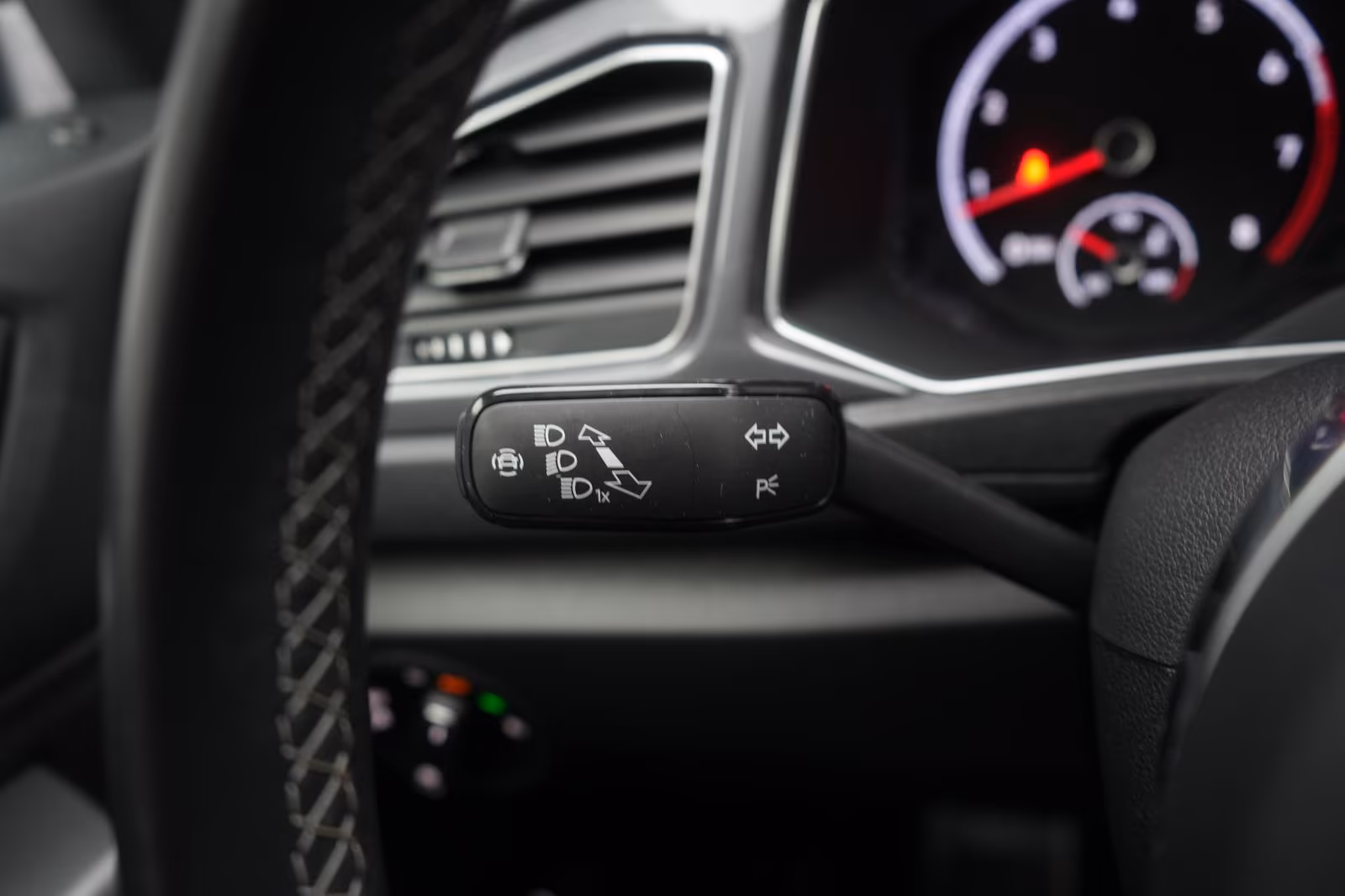 (B-629) Volkswagen T-Roc 1.5 TSI DSG R line Appconnect/Lane/Pano/Si - Image 17