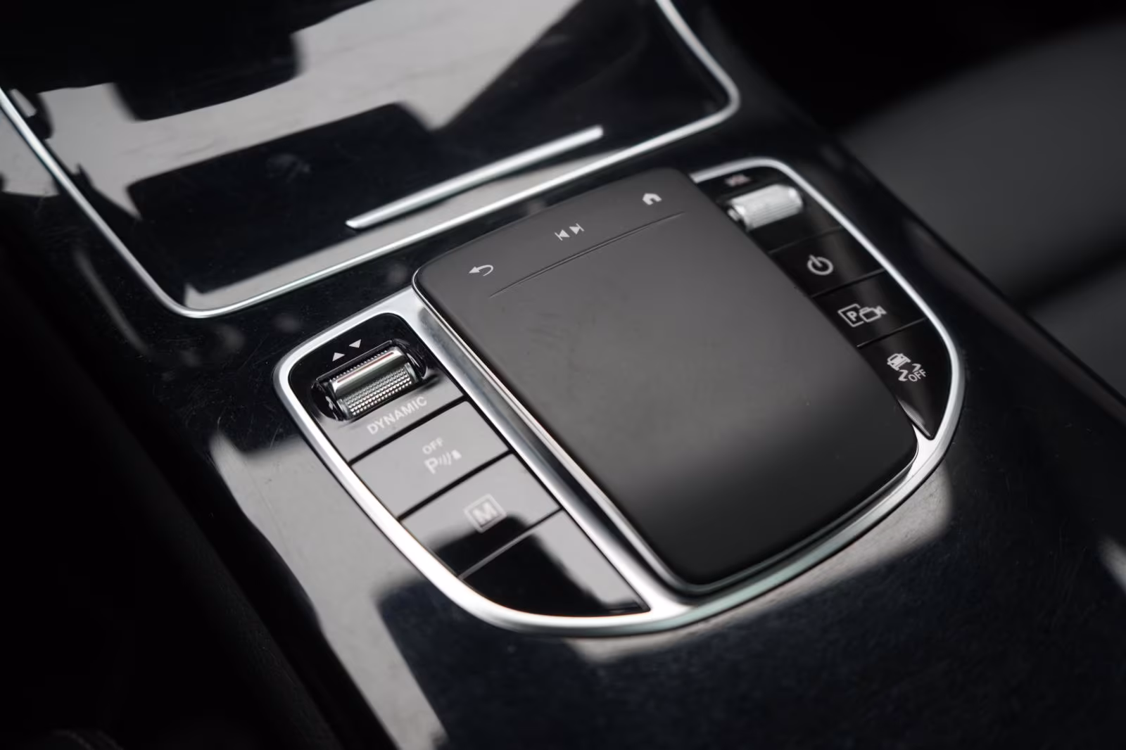 (B-354) Mercedes-Benz(Hybrid) GLC 300 de 4Matic 9G-Tronic Leder/Temp/Kamera - Image 14