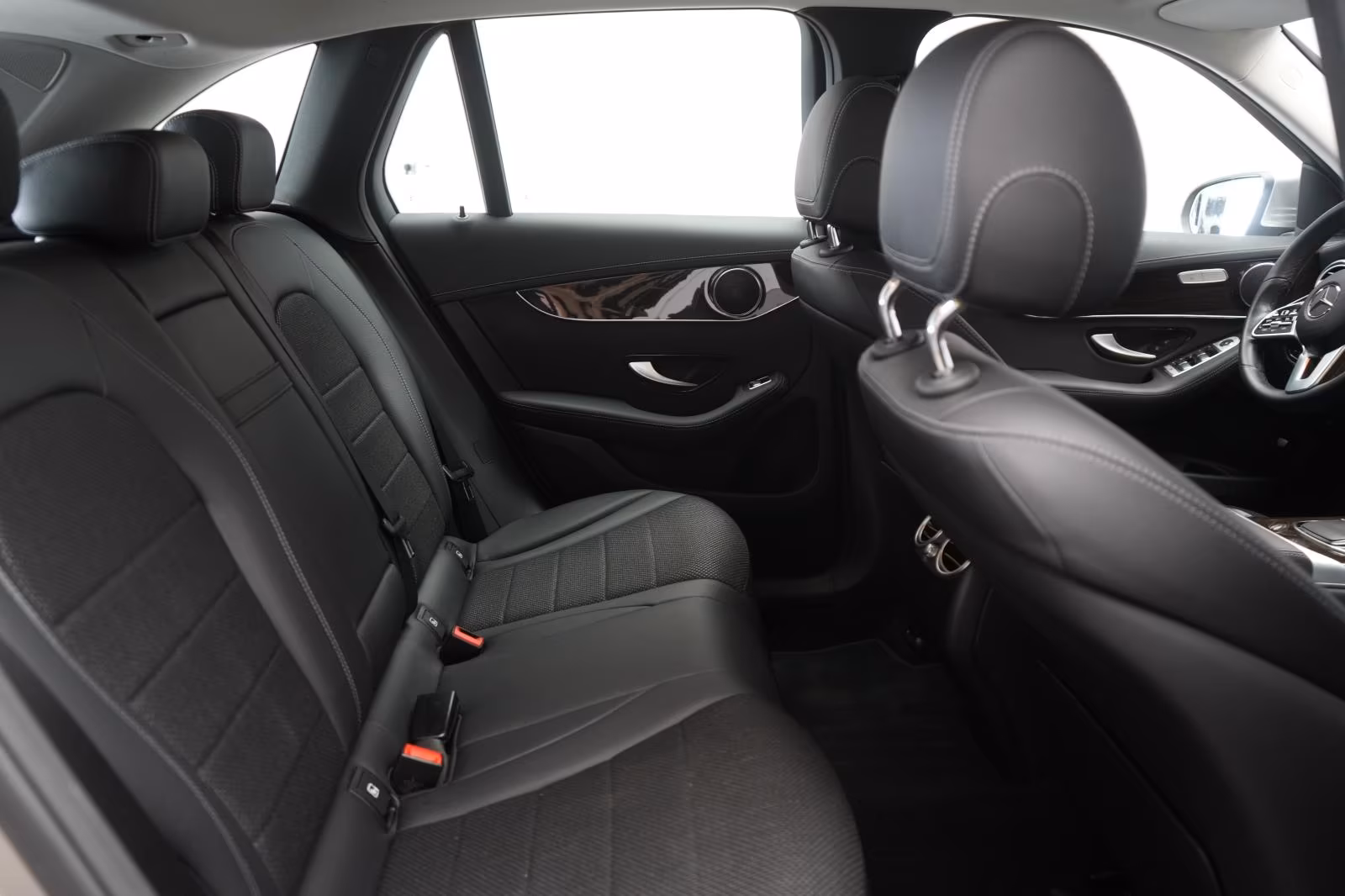 (B-702) Mercedes-Benz GLC 300 de 4Matic 9G-Tronic Temp/360Kamera/Carpl - Image 11