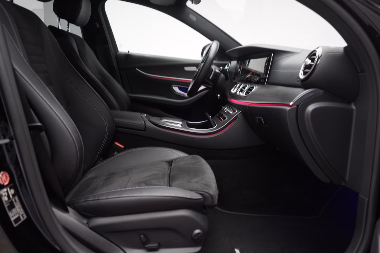 (B-607) Mercedes-Benz E 220 d T 9G-Tronic AMG CarPlay/Temp/Kamera/ - Image 9